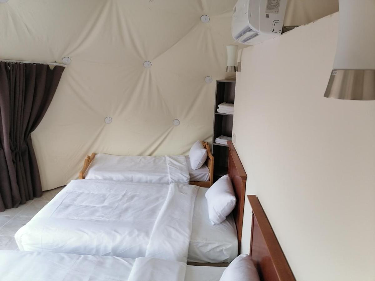 Sara Luxury Camp Hotel Wadi Rum Bagian luar foto