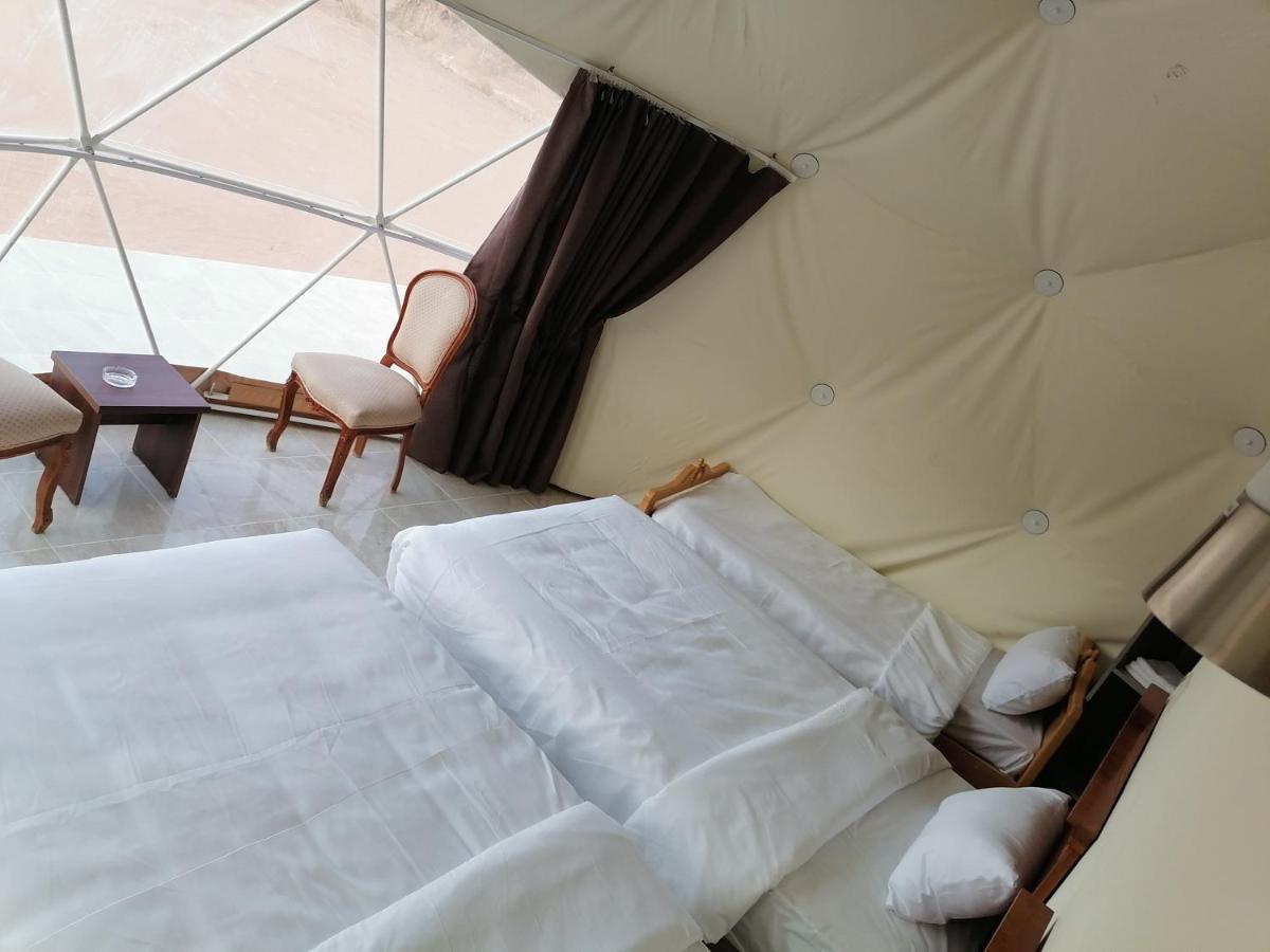 Sara Luxury Camp Hotel Wadi Rum Bagian luar foto