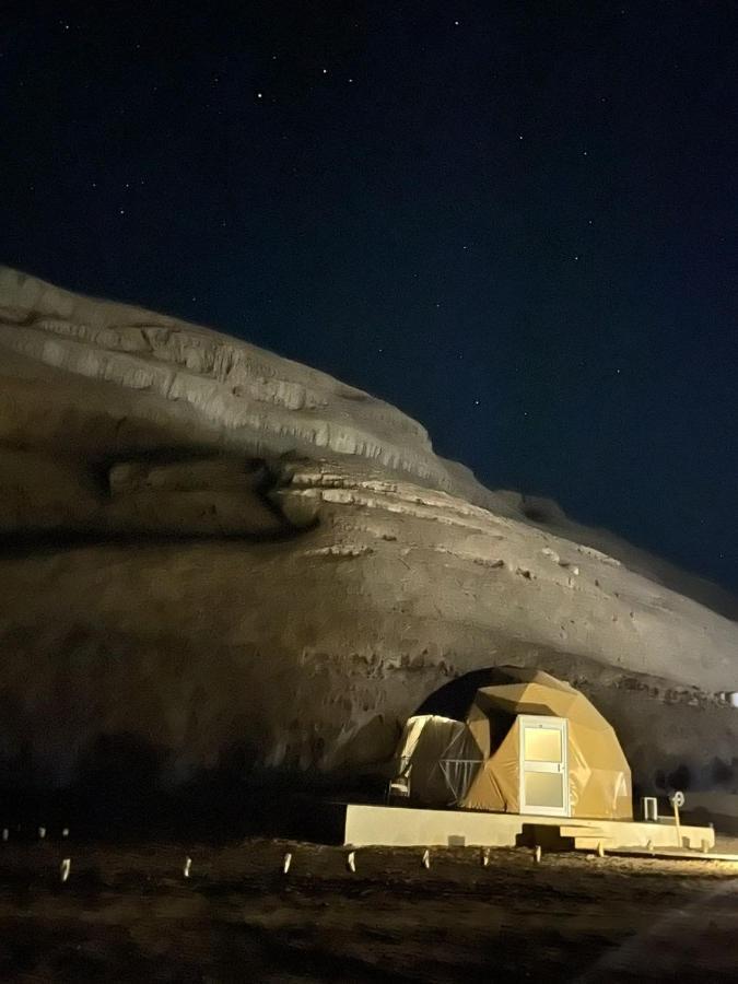 Sara Luxury Camp Hotel Wadi Rum Bagian luar foto