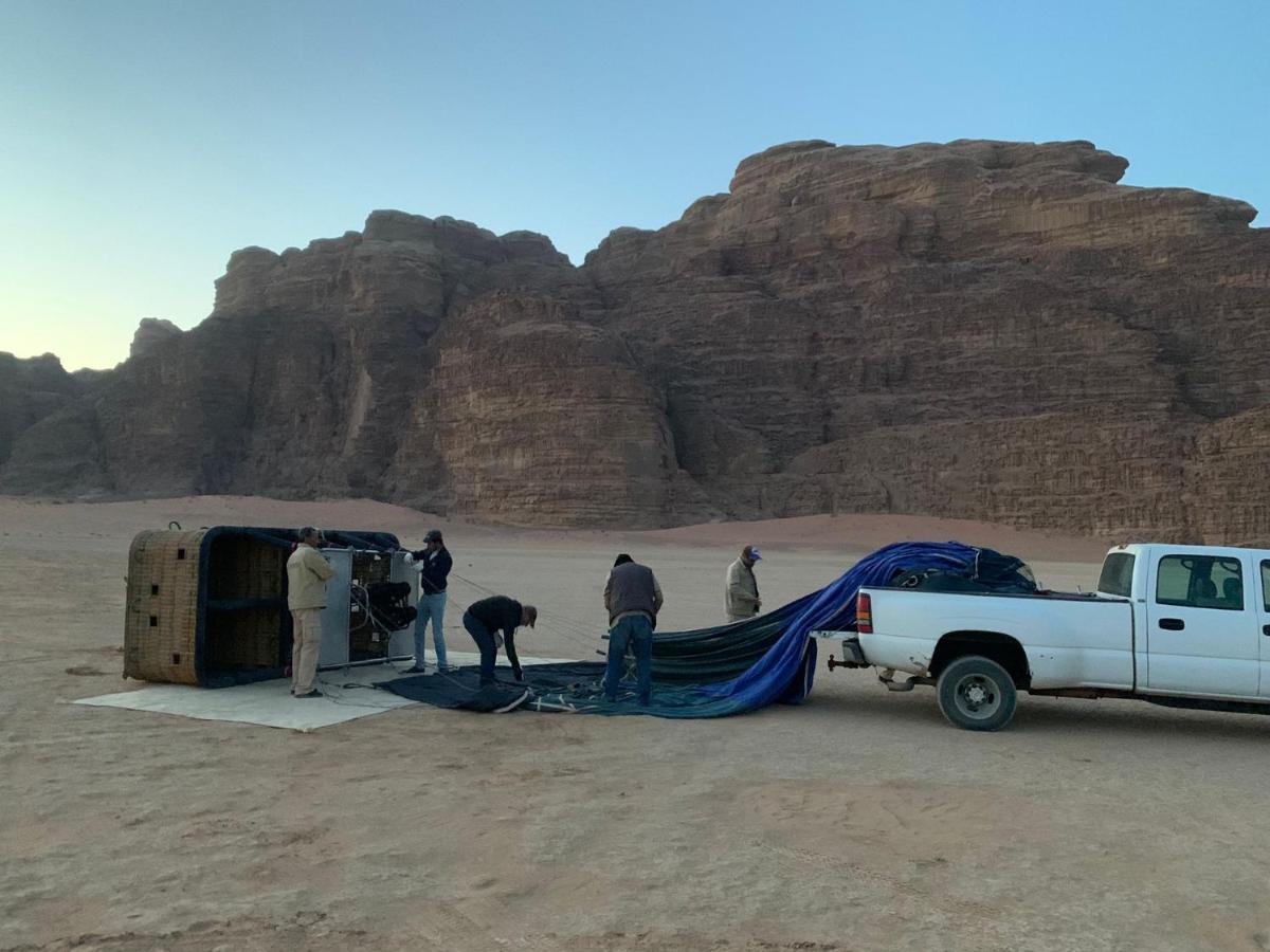 Sara Luxury Camp Hotel Wadi Rum Bagian luar foto