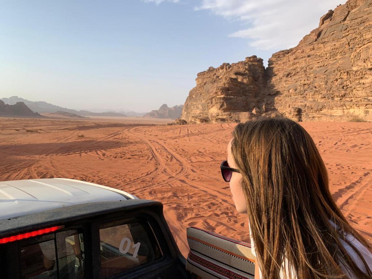 Sara Luxury Camp Hotel Wadi Rum Bagian luar foto