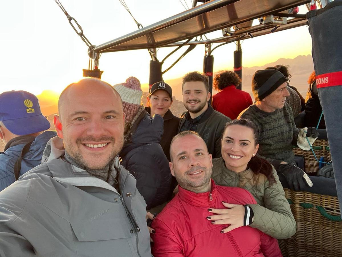 Sara Luxury Camp Hotel Wadi Rum Bagian luar foto