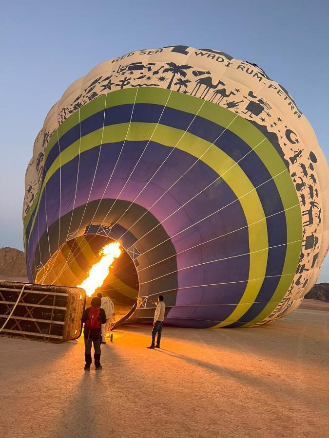 Sara Luxury Camp Hotel Wadi Rum Bagian luar foto