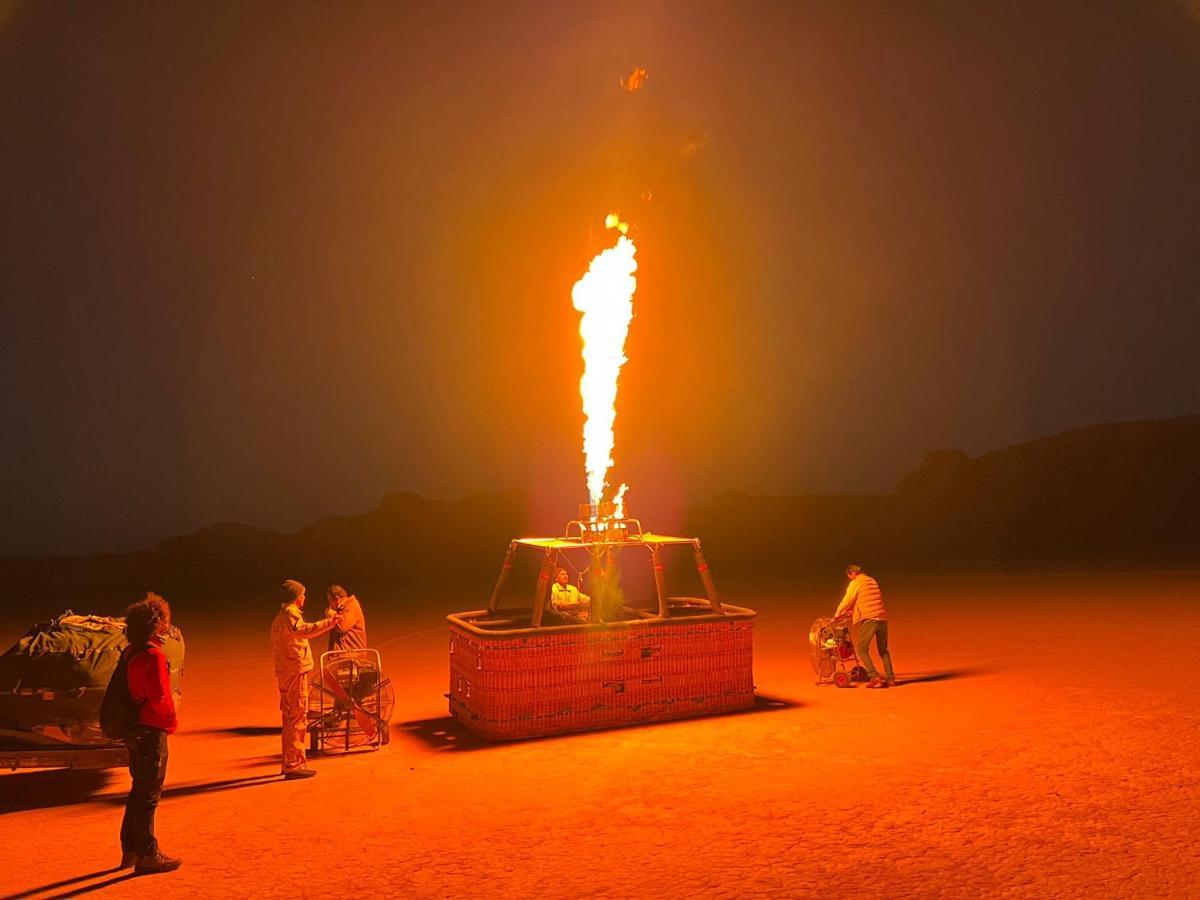 Sara Luxury Camp Hotel Wadi Rum Bagian luar foto