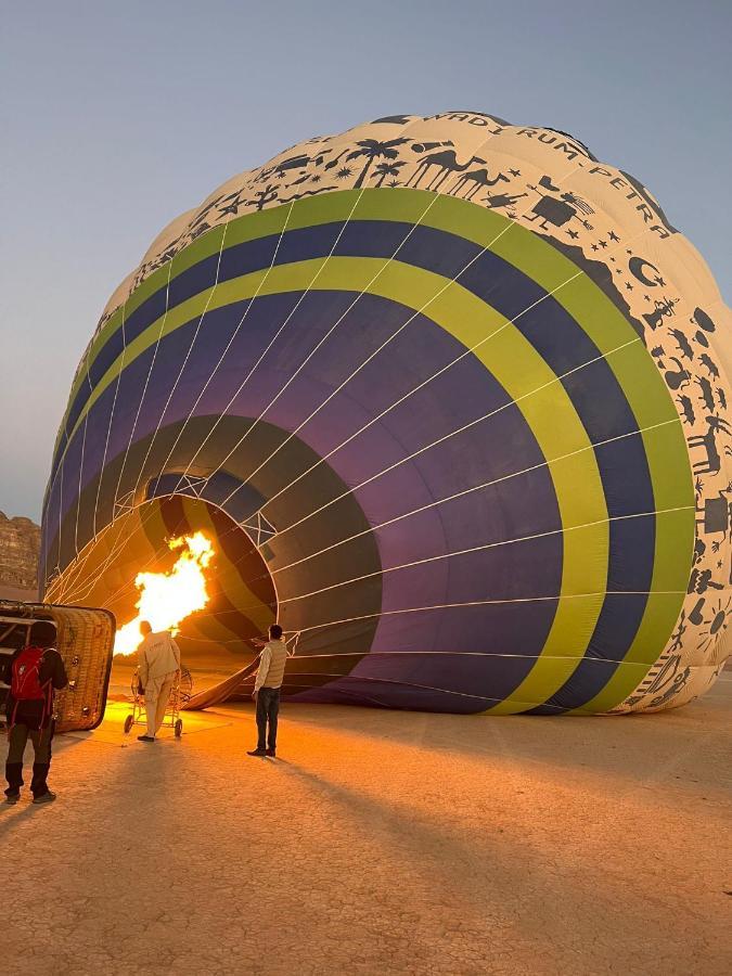 Sara Luxury Camp Hotel Wadi Rum Bagian luar foto
