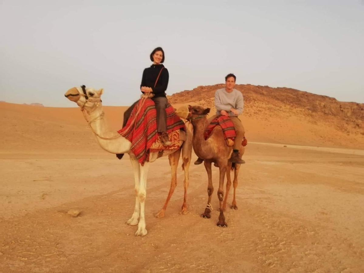 Sara Luxury Camp Hotel Wadi Rum Bagian luar foto